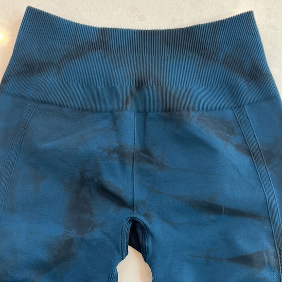 Lululemon seamless capri - Picture 2 of 5